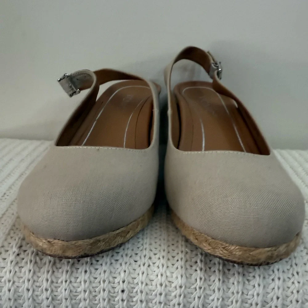 Vionic Coralina Beige Espadrille Wedge Slingback in size 9
